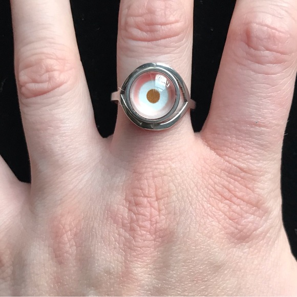 Preowned Unique 👁 style statement ring. - Picture 4 of 4